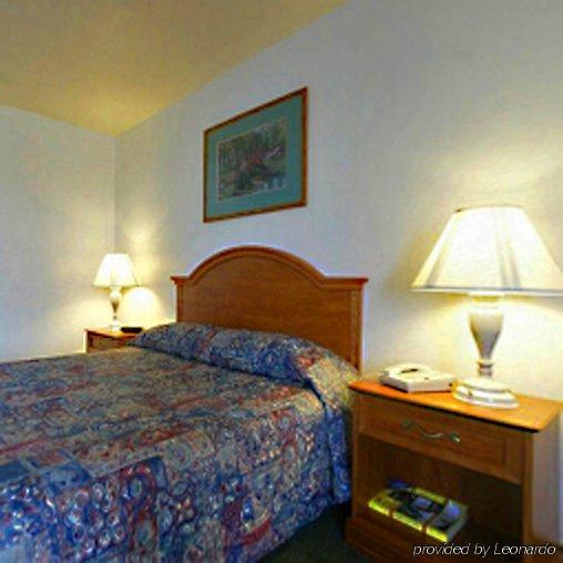 Red Lion Inn & Suites Pontoon Beach Room photo